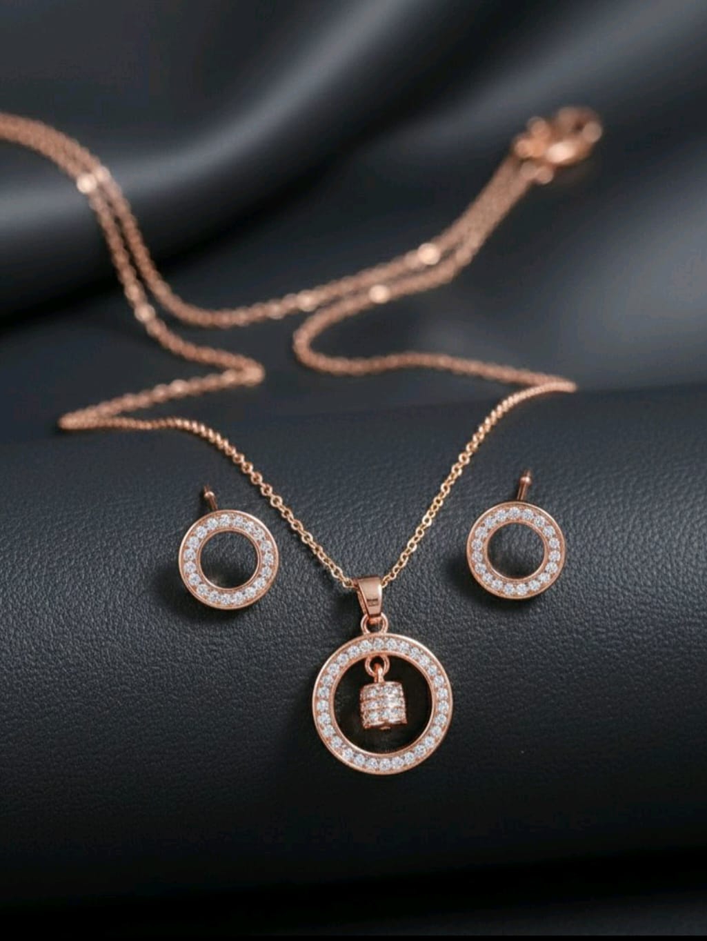 Oplus_0 Necklace for Women and girls Chain with Elegant Pendant | Stylish & Trendy Everyday Wear Jewelry (Rose gold) (Copy) - Image 1